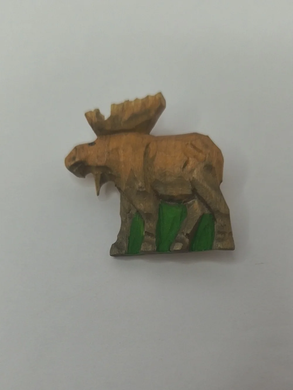 Vintage Alaska Wood Carved Wooden Moose Kipmik Products Anchorage Lapel Pin